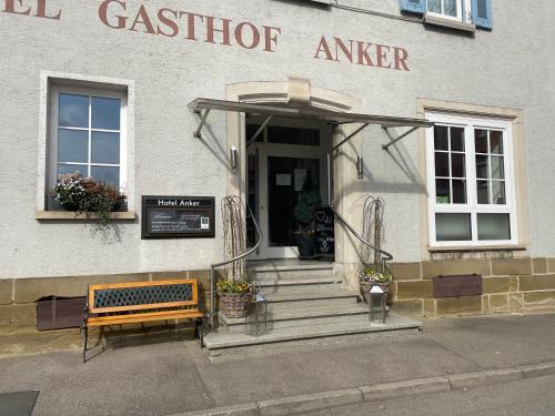 Eine Fassade oder ein Eingang zu Hotel Anker