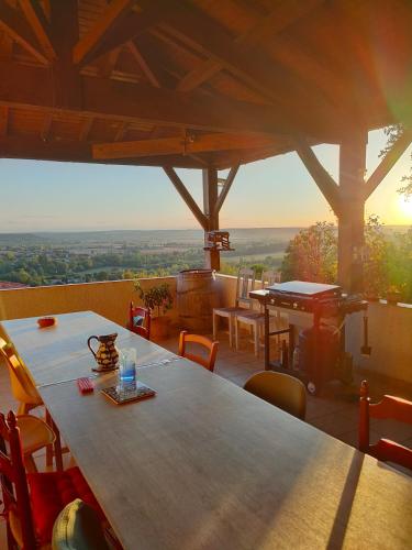 Photo de la galerie de l'établissement Domaine de la Crête Gîte Les CoCottes ZEEN, à Saint-Jean-de-Thurac