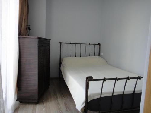 En eller flere senger på et rom på DestinationBTM Apartment in Batumi
