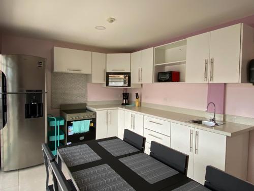 Kuchyň nebo kuchyňský kout v ubytování Casa Pandora Hostel Women Only