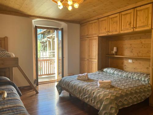 a bedroom with a bed with two towels on it at Casa vacanza Emi in Bocenago