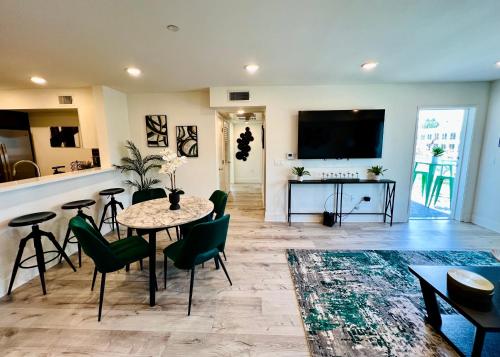 a living room with a table and chairs and a flat screen tv at Century City Chic 4 sleep free parking 402 in Los Angeles