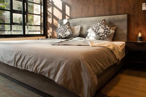 a large bed in a bedroom with a large window at 202 Walk the City Center 1bdrm 2bath AC Apt in Mexico City