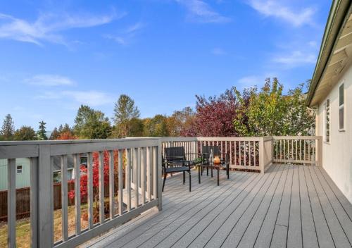 Ein Balkon oder eine Terrasse in der Unterkunft New Ridge View Marysville 3 beds 2 baths
