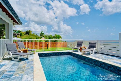 Bazén v ubytování Villa T4 La Sagesse WS - Piscine Privée nebo v jeho okolí