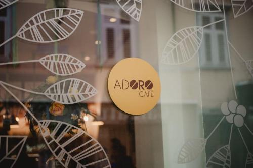 a window with a sign that reads adr cafe at Monolocale Marina in centro storico in Trieste