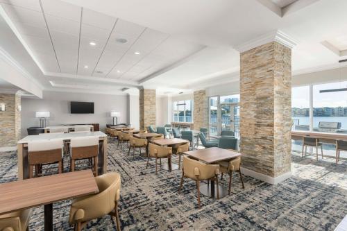 Télévision ou salle de divertissement dans l'établissement Homewood Suites Miami Airport/Blue Lagoon