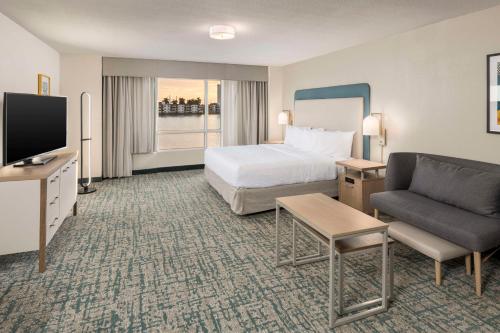 Homewood Suites Miami Airport/Blue Lagoon Image
