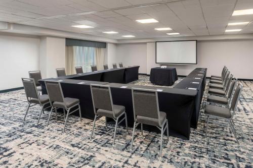 Espace de conférence ou salle de réunion dans l'établissement Homewood Suites Miami Airport/Blue Lagoon