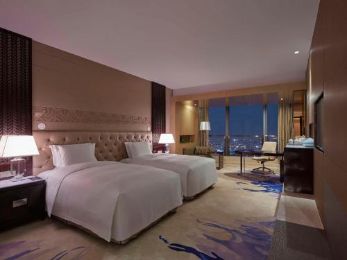 Letto o letti in una camera di Hilton Haikou