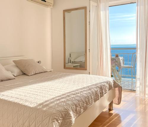 Seaside Apartments and Rooms