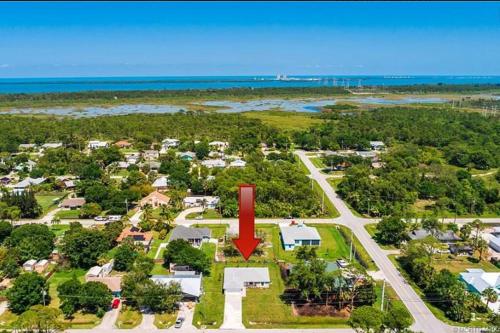 an aerial view of a suburb with a red arrow at Modern and comfortable new home with hot tub in Fort Pierce