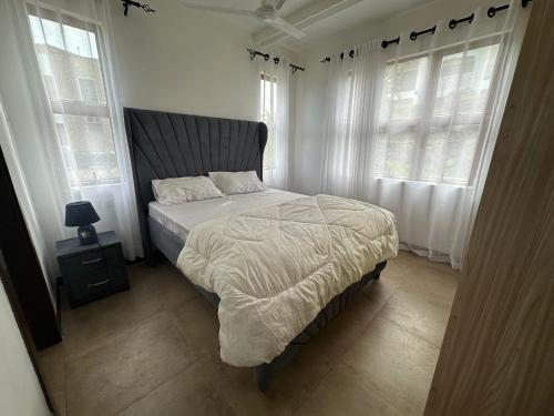 Ein Bett oder Betten in einem Zimmer der Unterkunft Almasi beach house