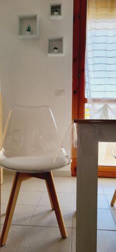 a white chair sitting next to a table at Il bacio del sole in Campomarino