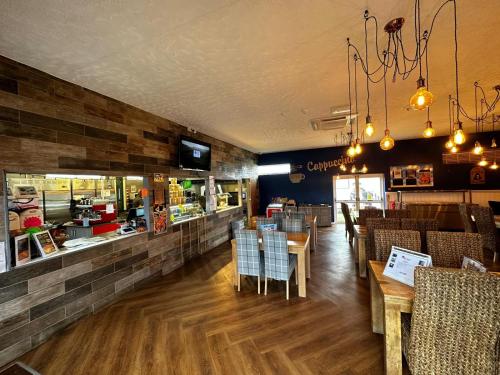 a dining room with tables and chairs and a restaurant at Pack and go holidays in Ingoldmells