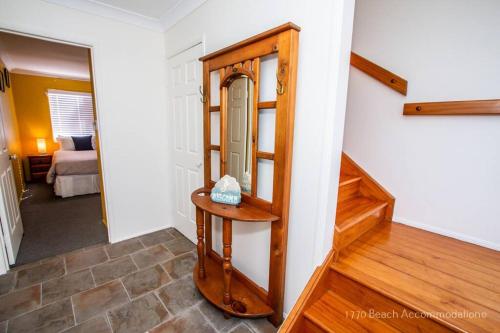 Postel nebo postele na pokoji v ubytování Cordelia's - Charming, Three-Bedroom Central Townhouse in Gorgeous Agnes Water