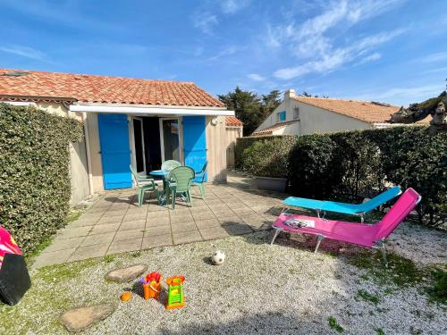 Photo de la galerie de l'établissement Maison avec terrasse à 300m de la plage - FR-1-231-68, à Bretignolles-sur-Mer