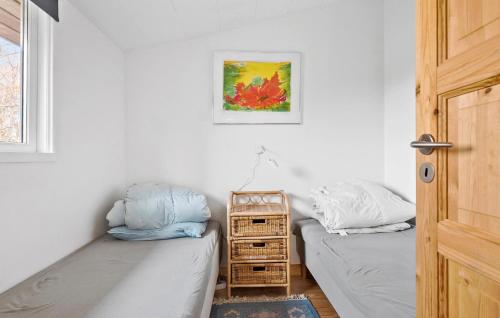 Säng eller sängar i ett rum på Gorgeous Home In Faxe Ladeplads With Kitchen