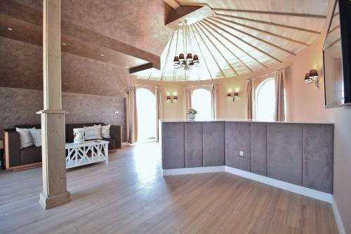 a large living room with a ceiling with a chandelier at Residence House Ruse in Ruse