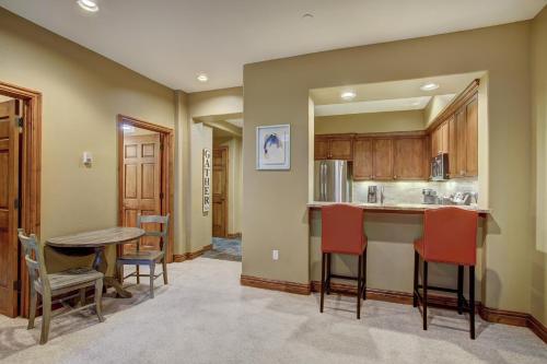 Η κουζίνα ή μικρή κουζίνα στο Lodge at Brookside
