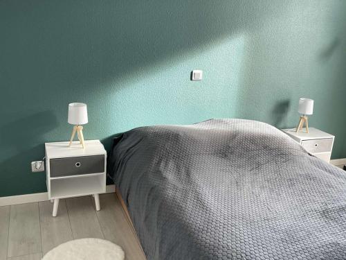 Un pat sau paturi într-o cameră la Appartement La Rochelle, 2 pièces, 4 personnes - FR-1-246-699