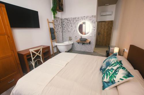 Postel nebo postele na pokoji v ubytování Banana Beach Patacona Rooms