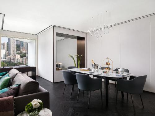 Un lugar para sentarse en The Murray, Hong Kong, a Niccolo Hotel