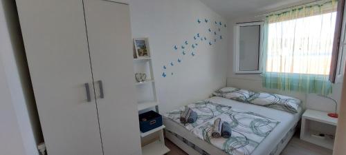 Postel nebo postele na pokoji v ubytování Apartment Denis - terrase and sea view