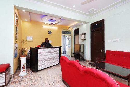 The lobby or reception area at OYO Flagship Hotel Kothiwal