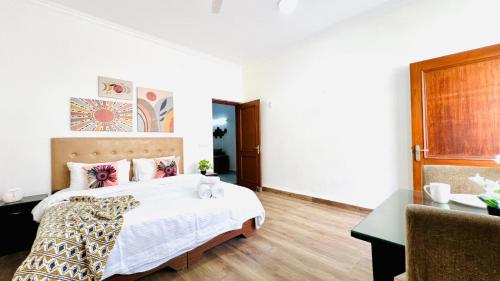 Ένα ή περισσότερα κρεβάτια σε δωμάτιο στο OLIVE Service Apartments DLF Galleria Gurgaon