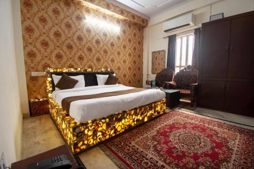 Llit o llits en una habitació de Hotel Marwal