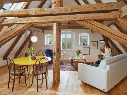 a living room with a yellow table and chairs at Engelwirt Hotel & Apartments in Berching