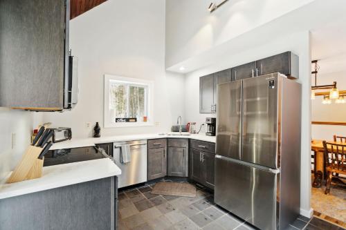 Kuchyň nebo kuchyňský kout v ubytování Hot Tub Sauna Firepit Nespresso Huge TV