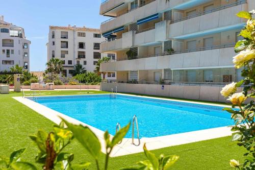 MARBELLA HOME RENTALS - Marina Banus, Puerto Banus, 2BR Modern, parking & pool
