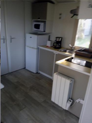 Dapur atau dapur kecil di Camping Onlycamp du Moulin
