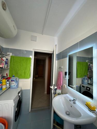 Cuisine ou kitchenette dans l'établissement Lost At Sea 1