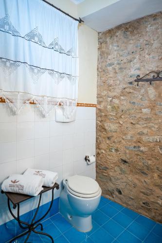 Ένα μπάνιο στο Marulivo Hotel