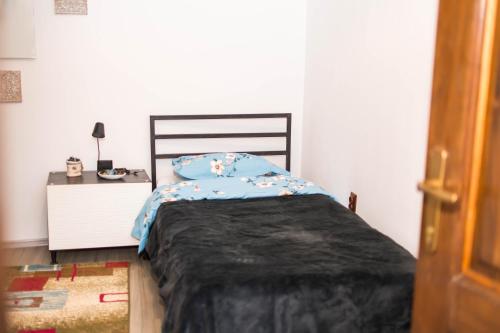 a bedroom with a bed with a blue comforter at Studio Sonia - Tordosan Central - #5 in Sibiu