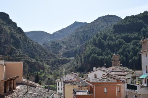 a view of a town with mountains in the background at La abuela Isabel Piso con encanto Arnedillo in Arnedillo