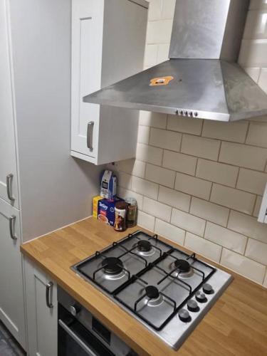 Dapur atau dapur kecil di Comfy 1st floor flat, sleeps 4