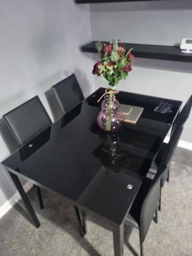 Ruang duduk di Comfy 1st floor flat, sleeps 4