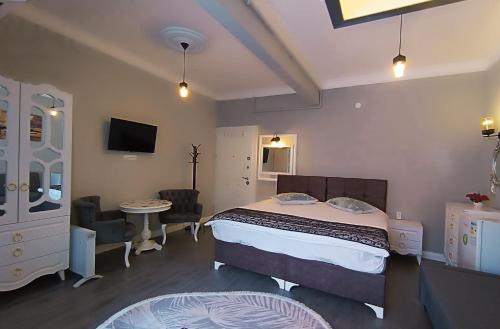 Postel nebo postele na pokoji v ubytování Little Palace Blue Apartment