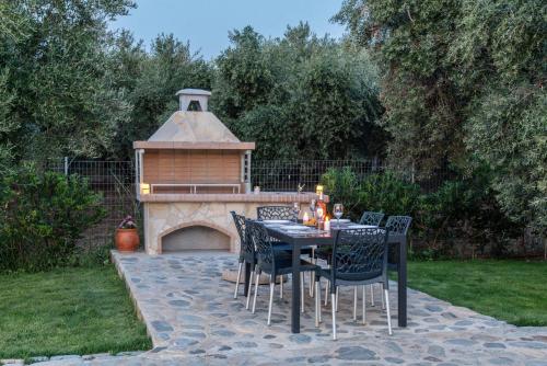 Κήπος έξω από το Villa Gianta