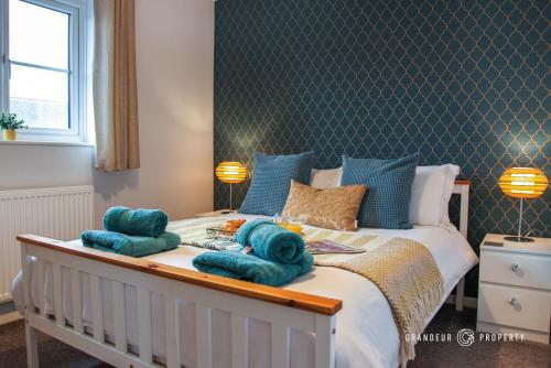 Posteľ alebo postele v izbe v ubytovaní Poole house for 6 Parking, 3mins from waterfront - Parkland House