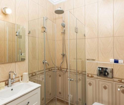 Ένα μπάνιο στο Jerusalem of Gold 4 BR Apartment