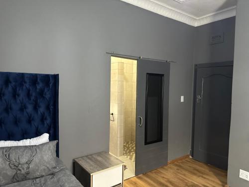 a bedroom with a shower and a bed in a room at the curve apartments unit 26 in Johannesburg