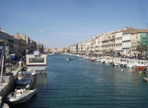 Classé 3 Etoiles Charmant Appartement Cosy sur Sète proche de toutes commodités, Parking Privé