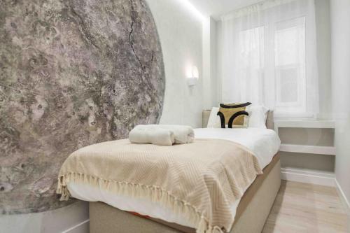 Ένα ή περισσότερα κρεβάτια σε δωμάτιο στο Elegant apartment in historic center by REMS