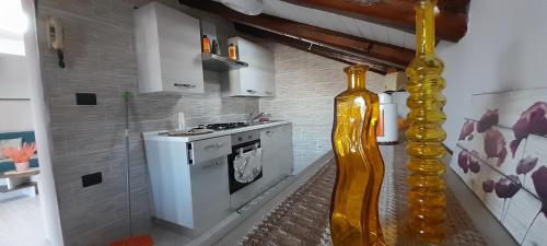 a kitchen with a large yellow vase in a room at Casa vacanze NONNA ANTONIETTA in Sibari