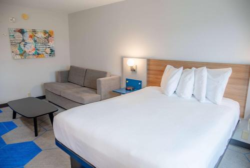 Ένα ή περισσότερα κρεβάτια σε δωμάτιο στο Microtel Inn & Suites by Wyndham Kingsland Naval Base I-95